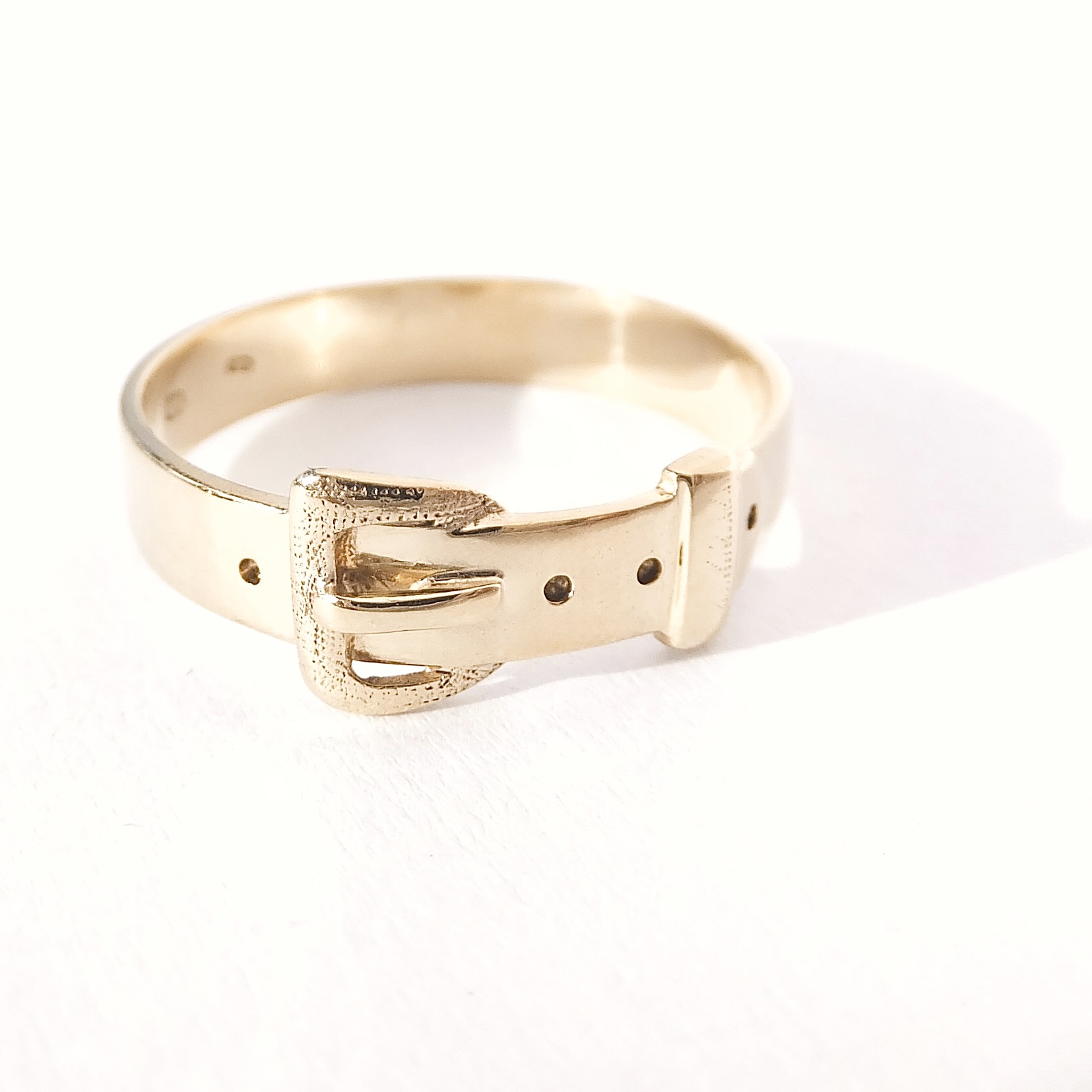 Zlatý prsten, Au 14K 585/1000, váha 2,62 g, použité zlato